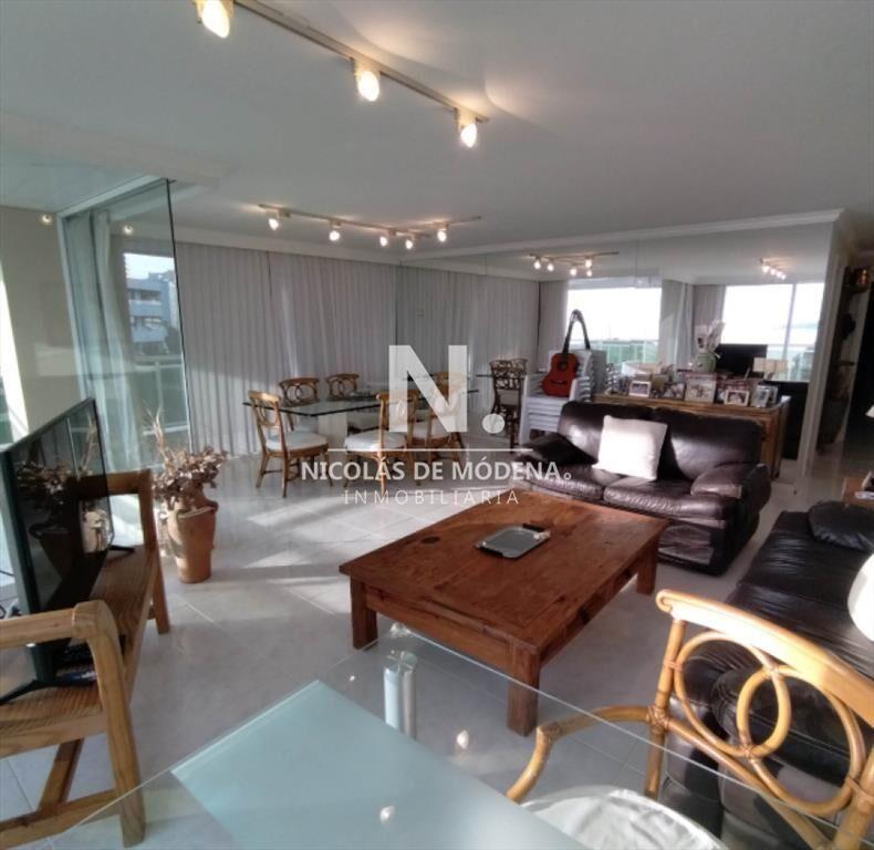 Vende apartamento con vista al mar de 3 en Mansa.