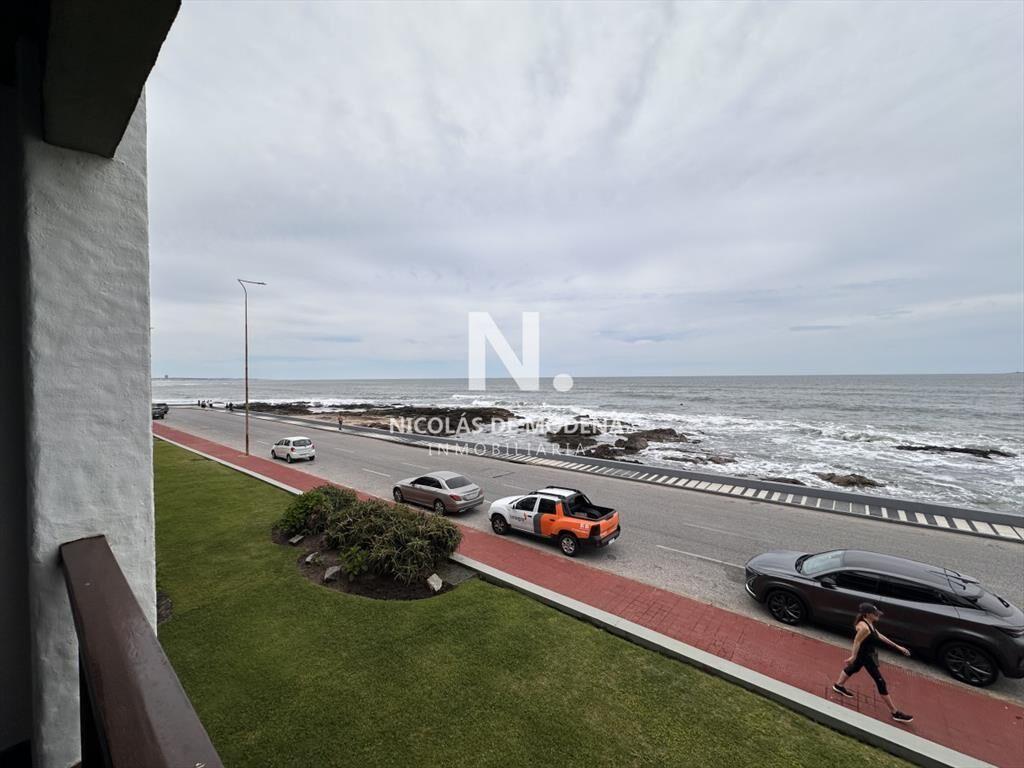 En venta apartamento de 2 dormitorios en Punta