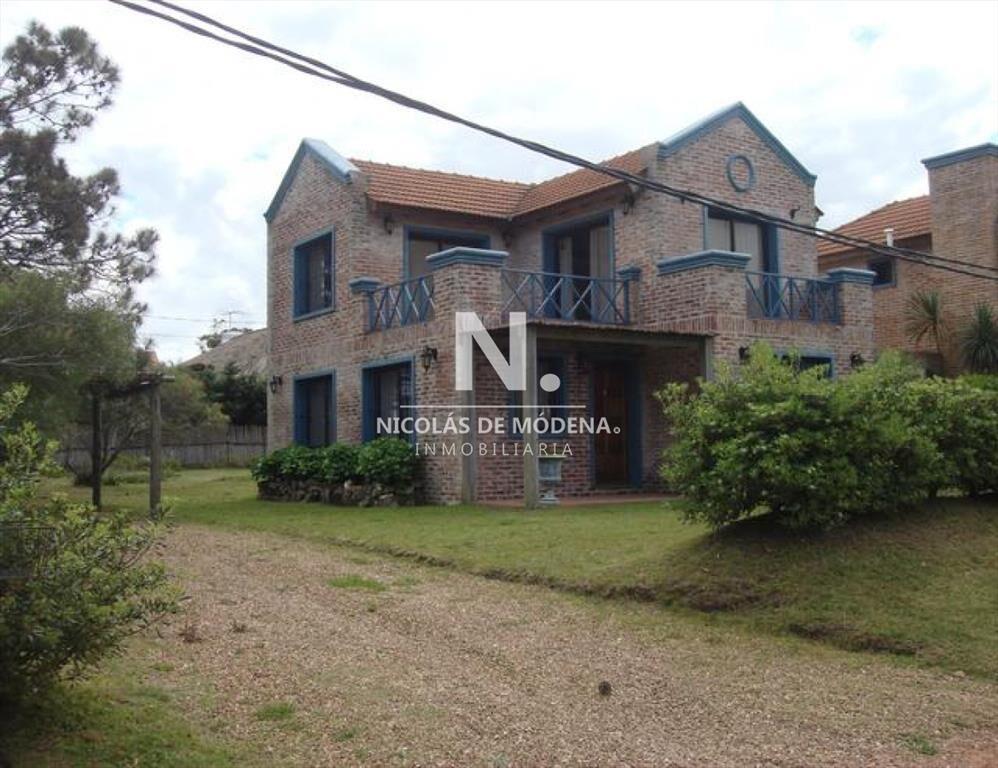 CASA EN VENTA EN ZONA DE TIO TOM