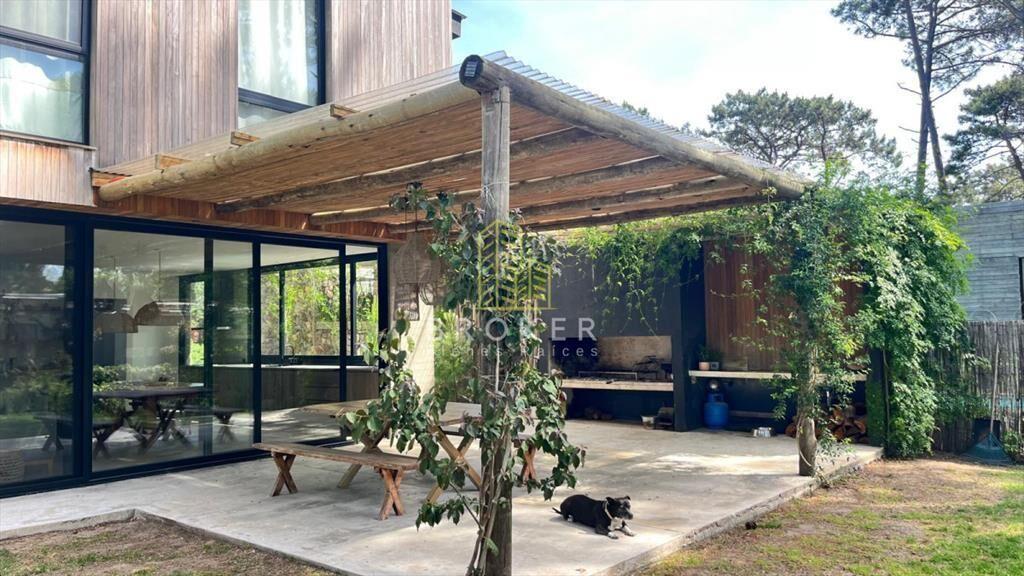 Alquiler de muy linda casa de diseño en Montoya
