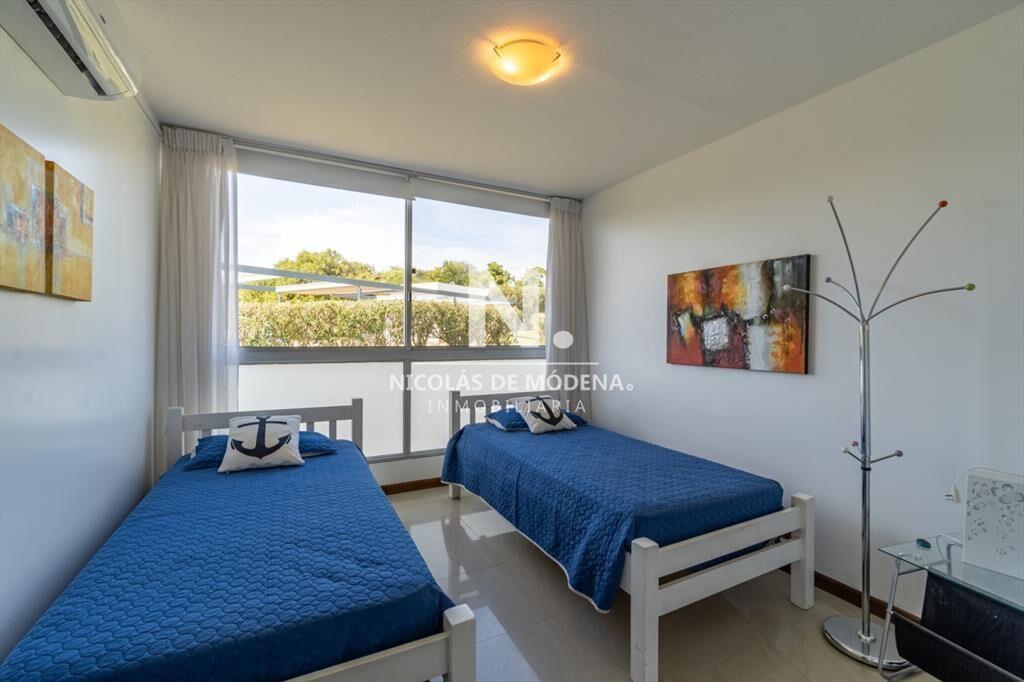 Vende apartamento a metros del mar, de 2 en Punta