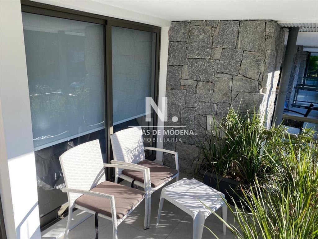 Apartamento con parrillero propio en venta en del
