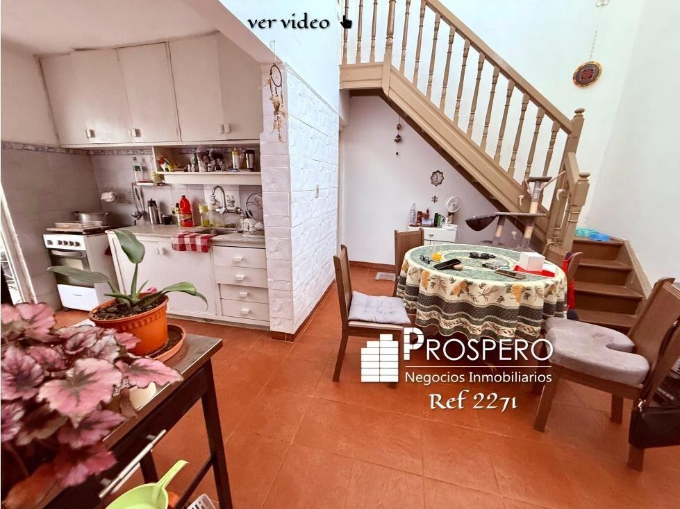2271/3/p casa 2 dorm + altillo Malvin  cochera  jardin