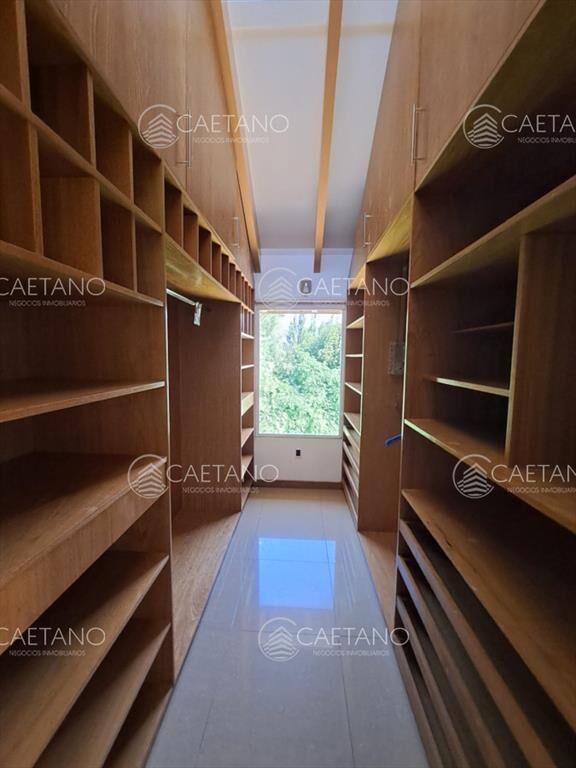 Espaciosa Casa en Barrio Privado de 6 dorm y en