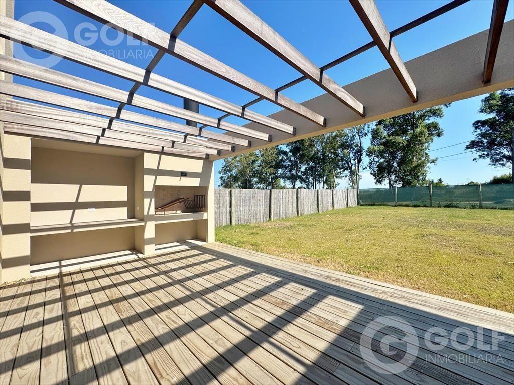 Venta Casa de 4 Dormitorios en Huertas de Los Horneros