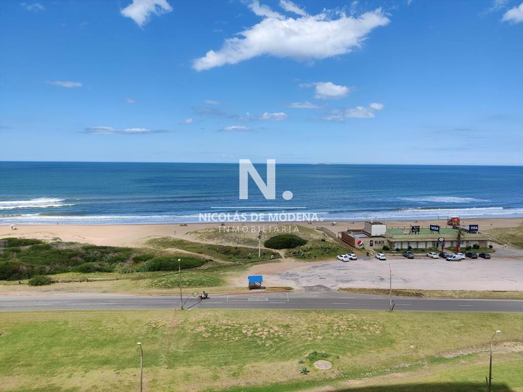 Esplendido departamento en venta frente al mar,