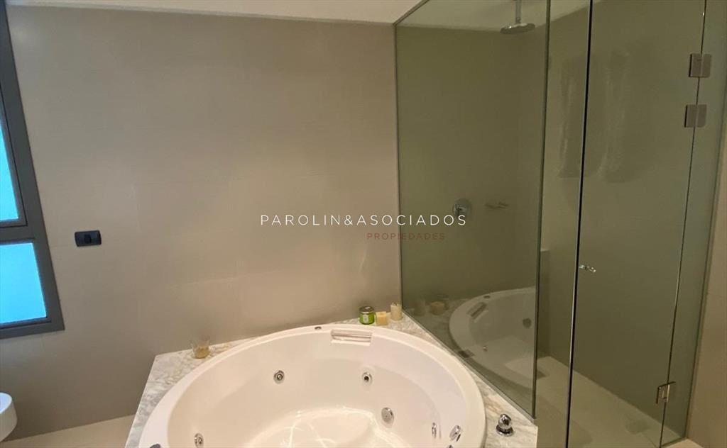 Apartamento en venta de 3 dormitorios en edificio