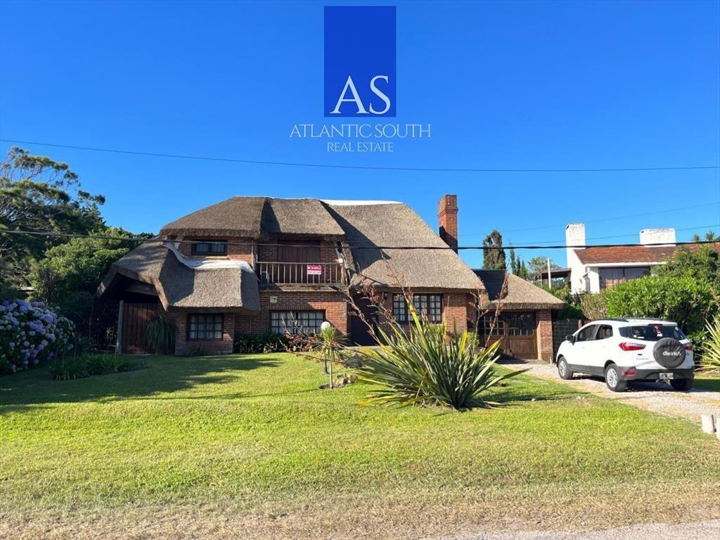 Casa de 4 dormitorios en venta a 100 metros de en