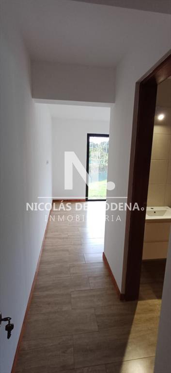 Casa de 3 dormitorios en Parque Burnett a la a
