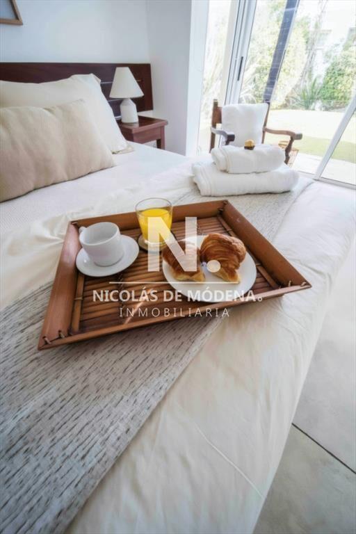 Venta de casa de 5 dormitorios en Punta Piedras