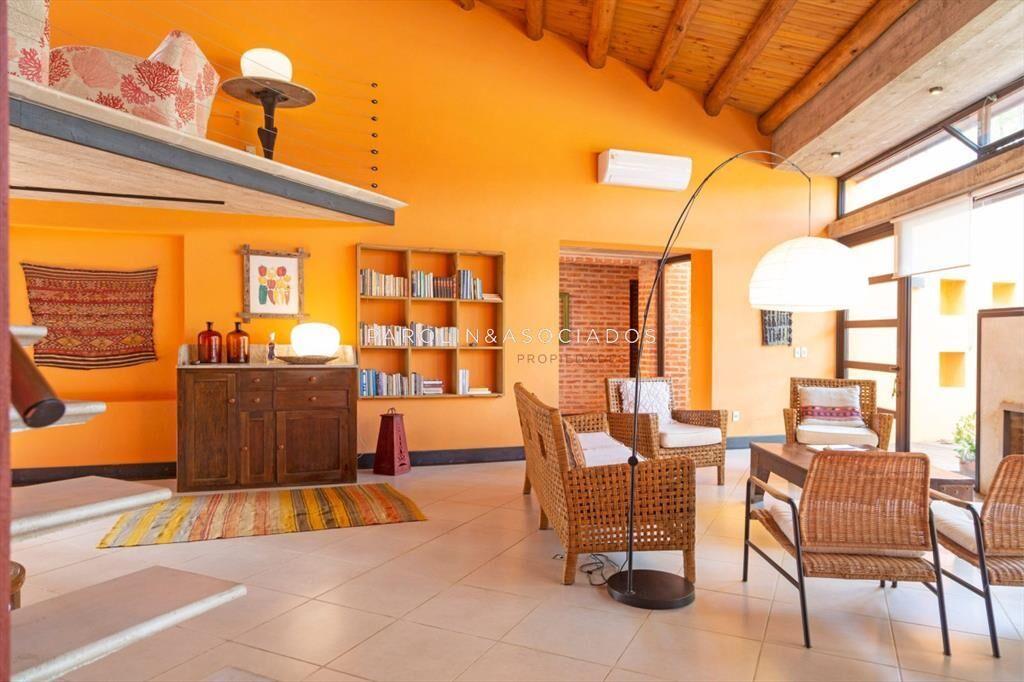 VENTA DE CASA DE 3 DORMITORIOS EN LAGUNA BLANCA