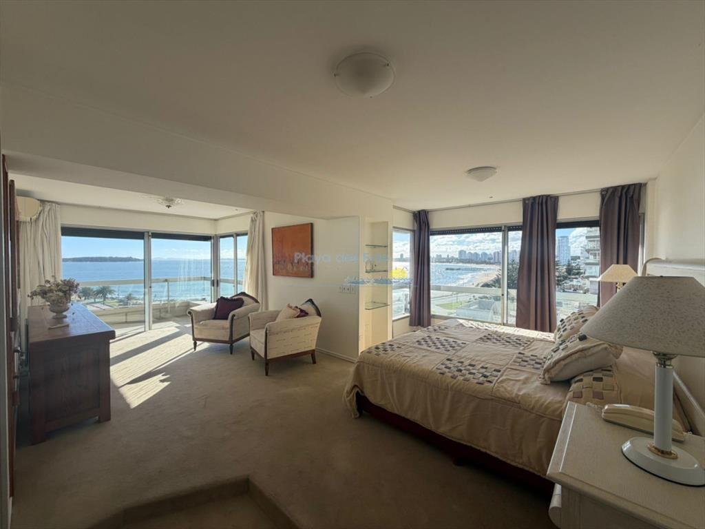 Apartamento de 4 dormitorio en alquiler anual  e