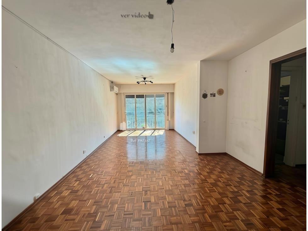 VA2352/P venta apto 2 dorm+servicio Centro balcon