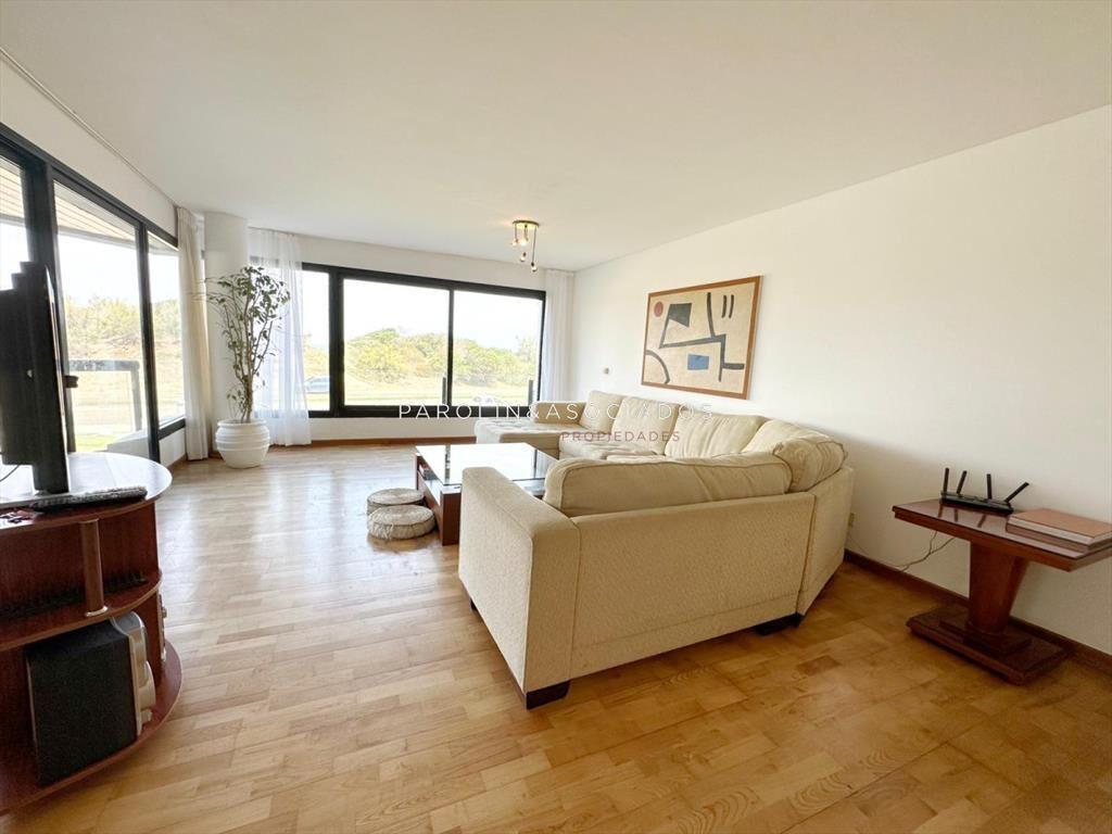Apartamento en venta en primera linea de brava de
