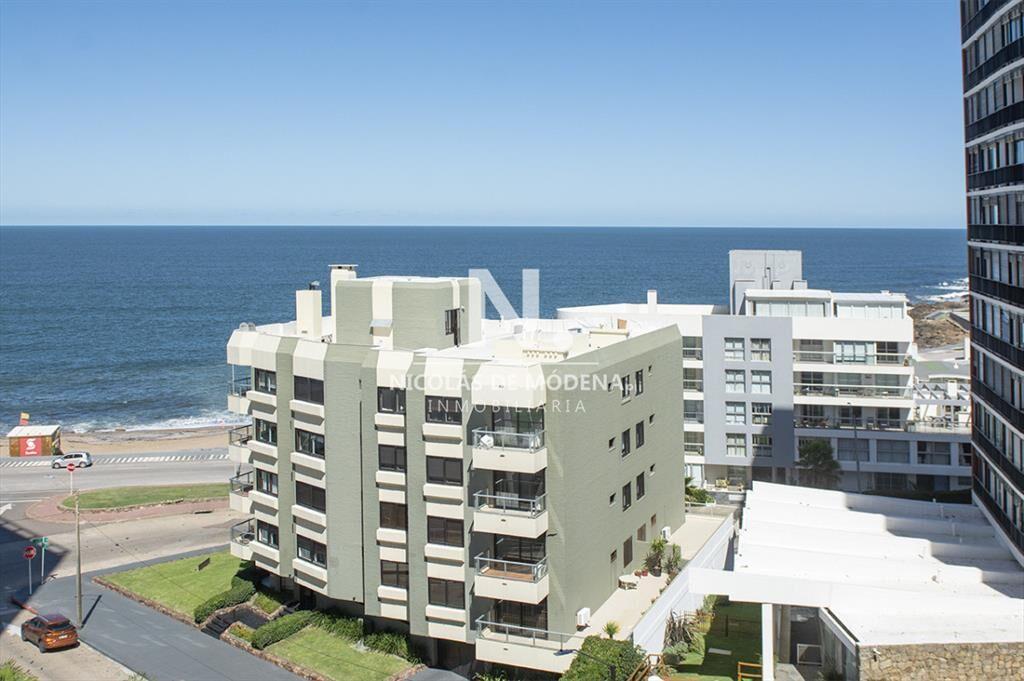 Apartamento de 2 dormitorios con vista al mar en venta en P