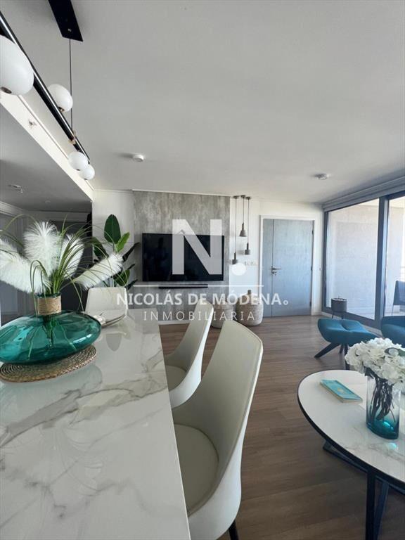 Vende apartamento de 2 dormitorios en suite, con