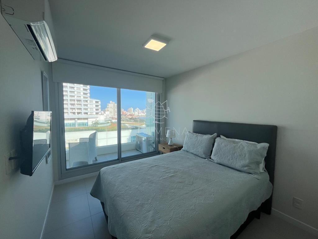Apartamento en de 1 dormitorio Playa Mansa linea