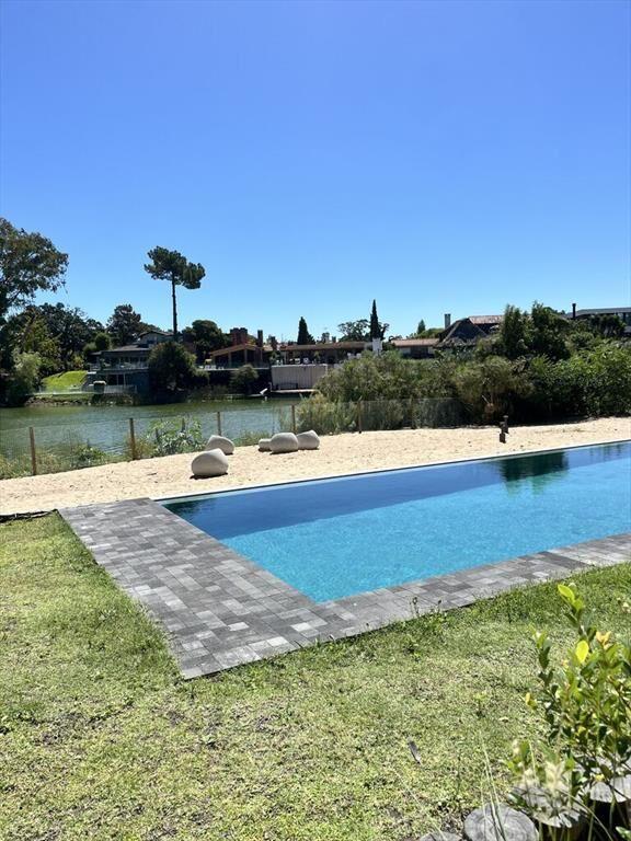 Apartamento Dúplex con Jardín Exclusivo. Divino, a estrenar