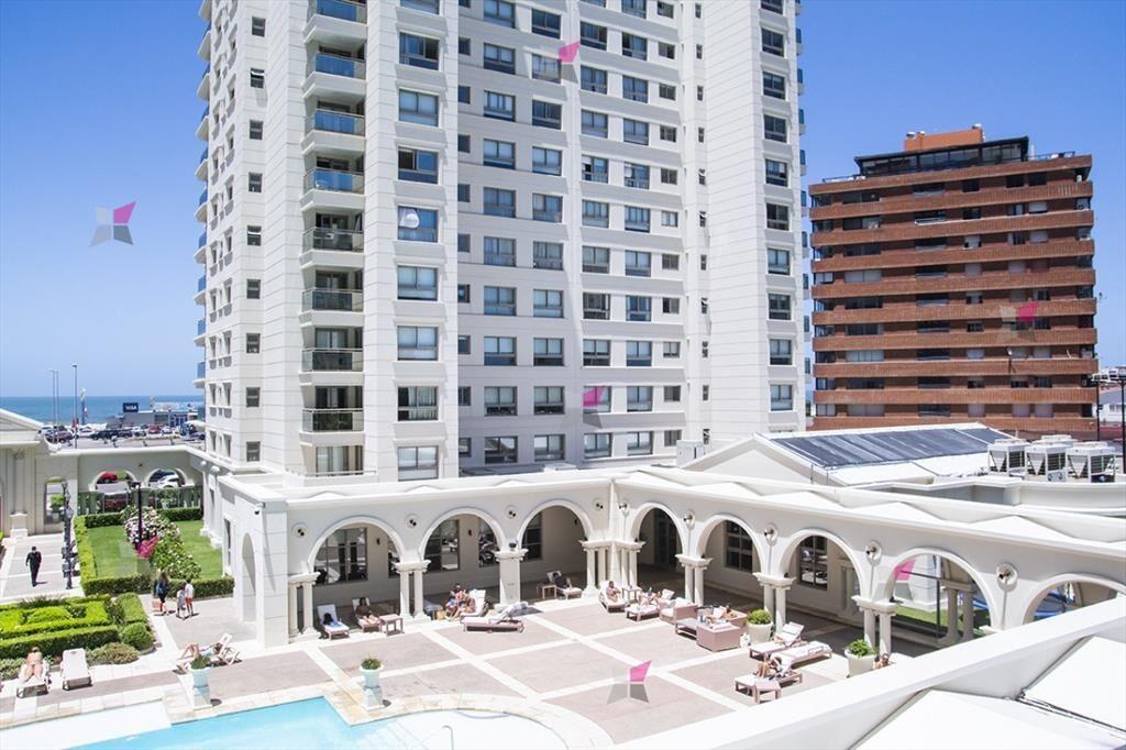 Departamento en venta con amplios dormitorios.