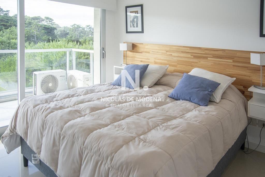 En venta apartamento de 3 Dormitorios en Punta a