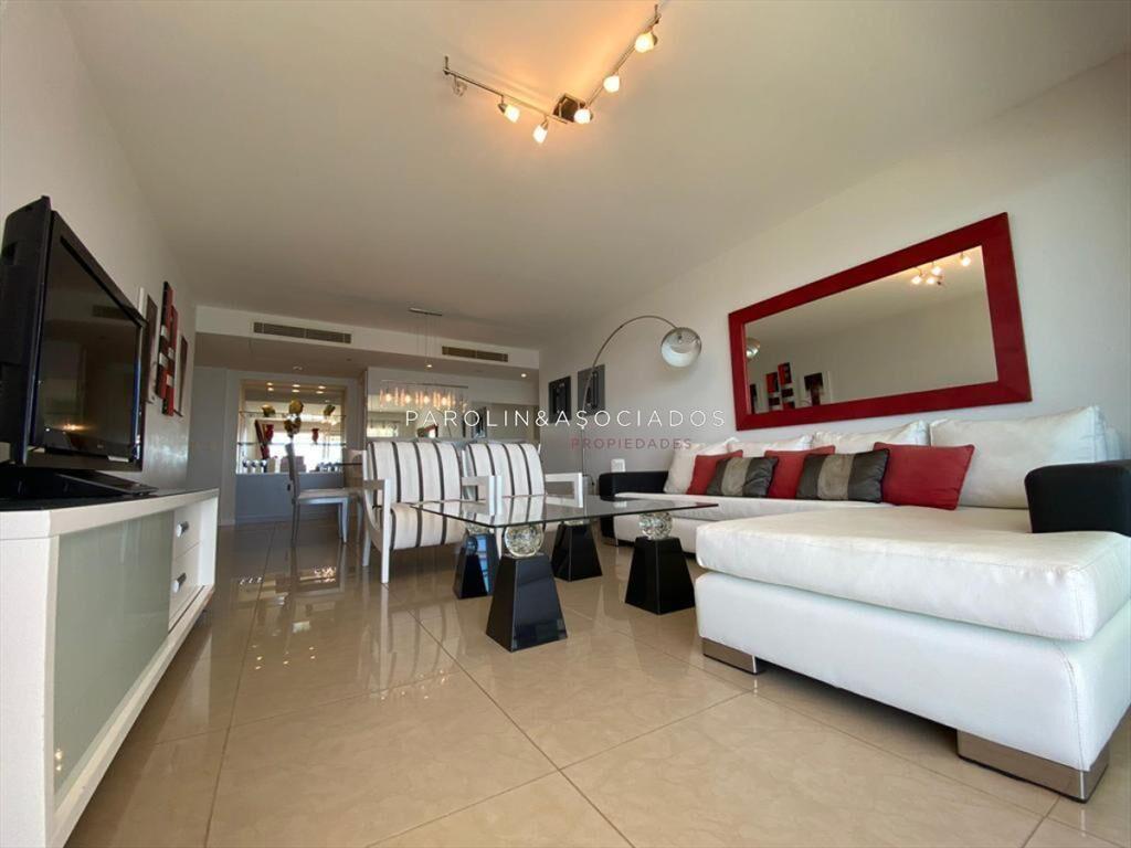 Hermoso apartamento en venta en piso alto en del