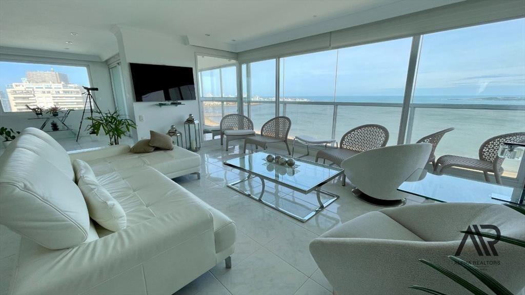 Apartamento en venta de 5 dormitorios c/ cocheras en Pla...
