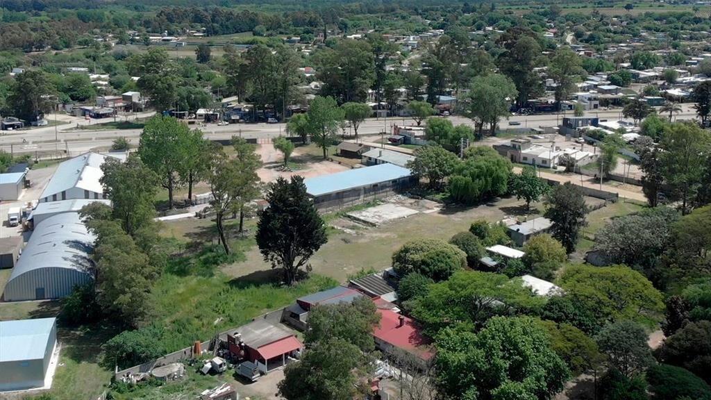 Alquiler gran predio con casa en Barros Blancos