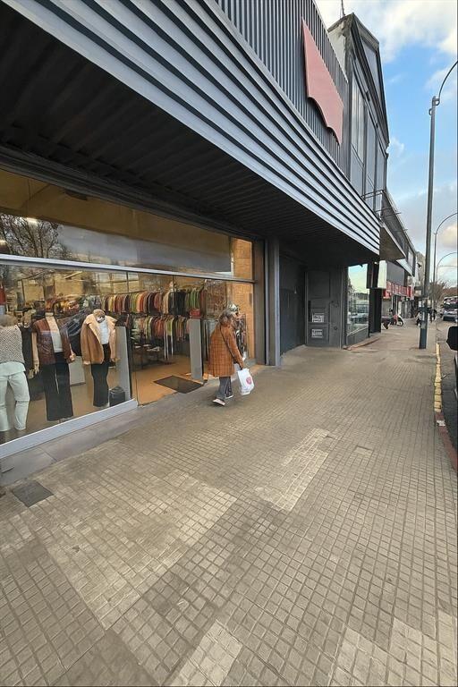 Alquiler local de 120m2 en Aguada General Flores