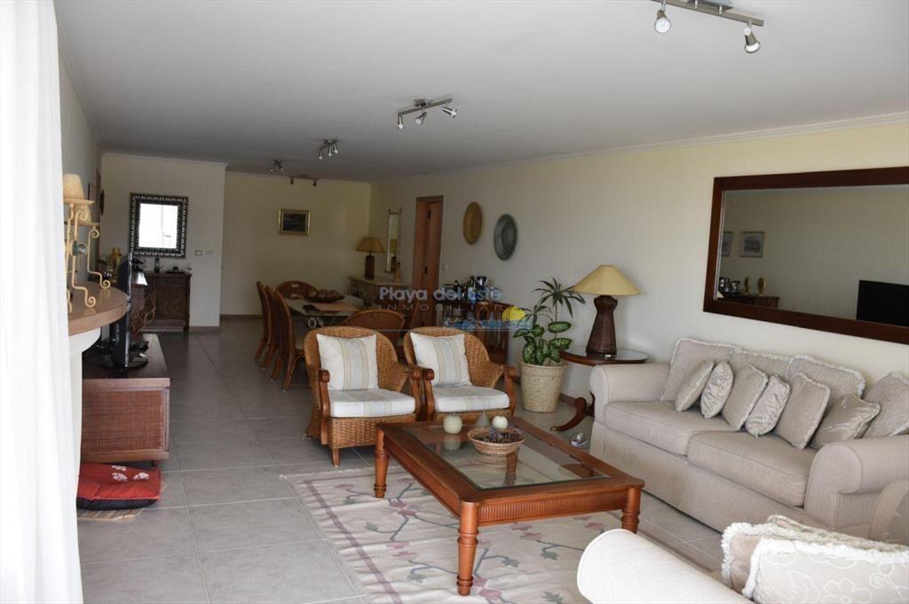 Apartamento en Alquiler de 3 dormitorios en Punta