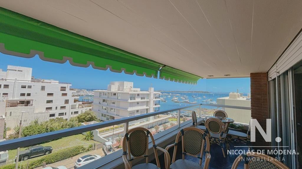 Departamento en venta esquinero con vista al mar