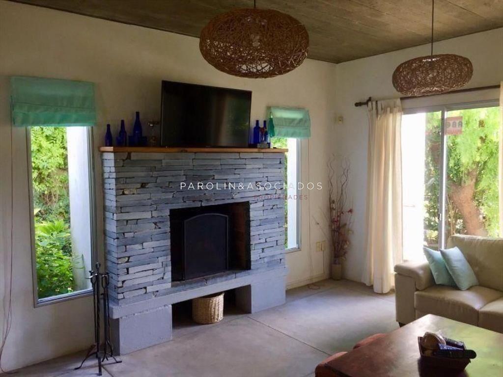 Casa en venta de 3 dormitorios en La Barra, Punta del Este.