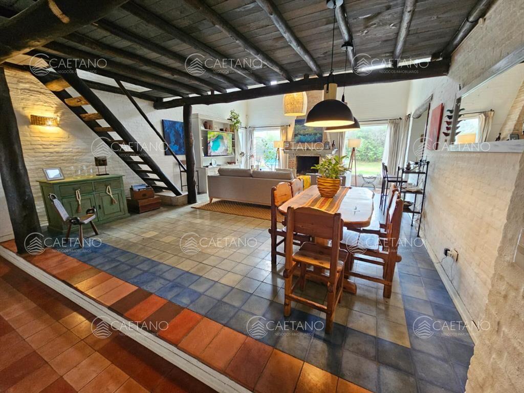 Casa en venta 3 dormitorios y dependencia de La