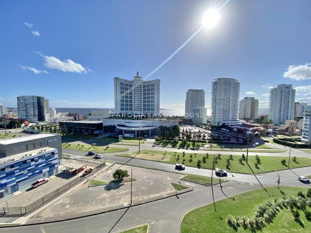 Venta de apartamento de 2 y medio en edificio Torre del Mar