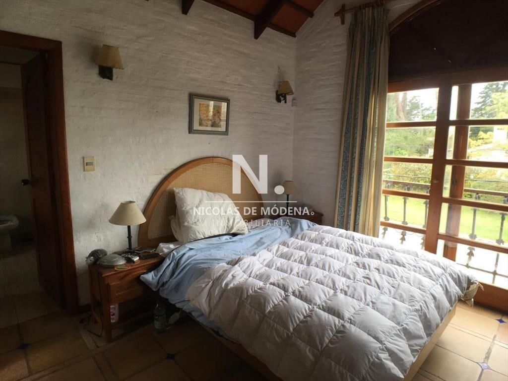 Vende casa de 3 dormitorios en suite con piscina,