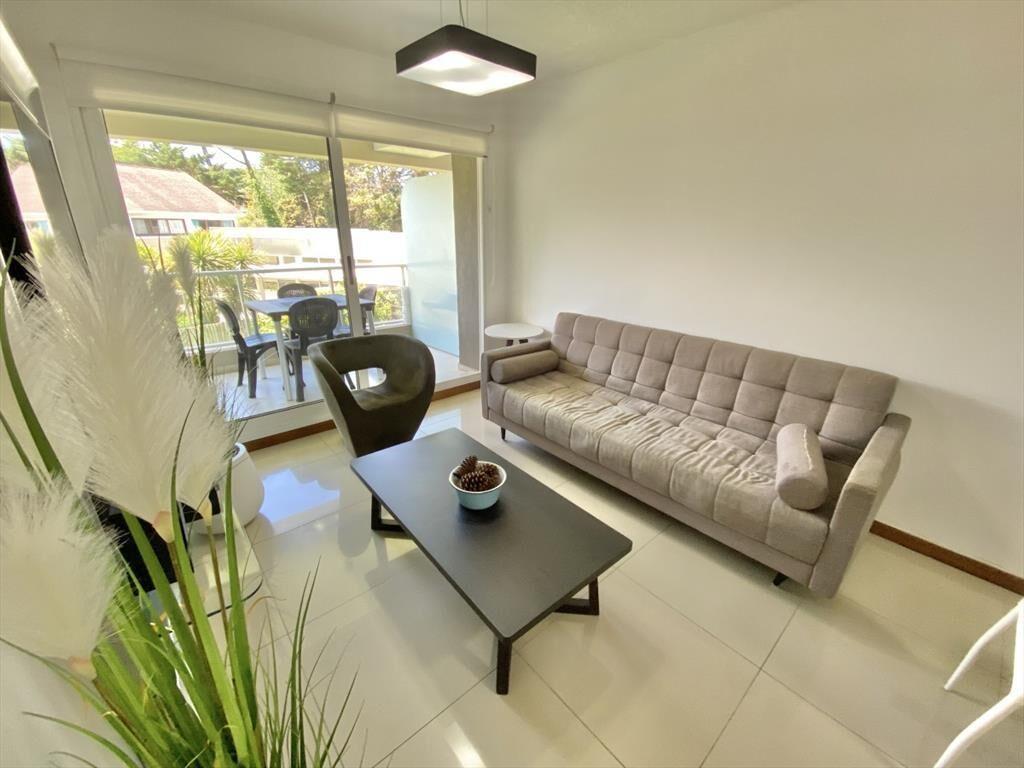Apartamento de 2 dormitorios + terraza con parrillero de us
