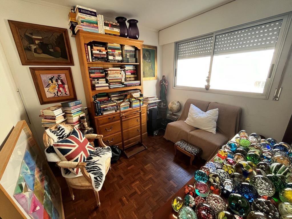 Venta Apartamento 2 Dormitorios y Garaje Pocitos