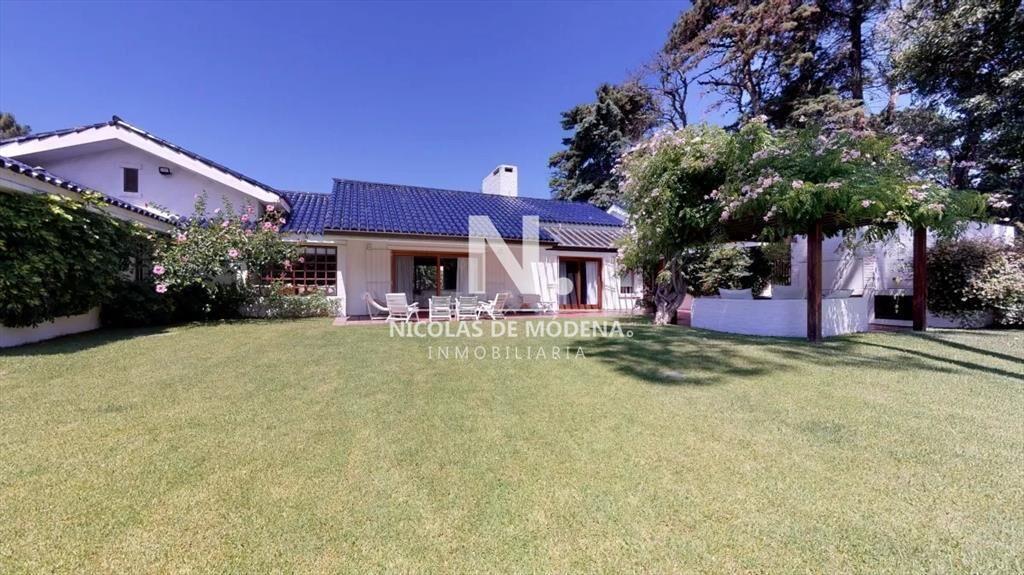 Casa en venta en Punta del este de 4 dormitorios.