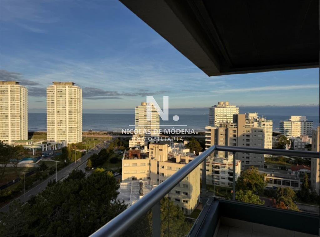 En venta apartamento de 3 dormitorios en Playa