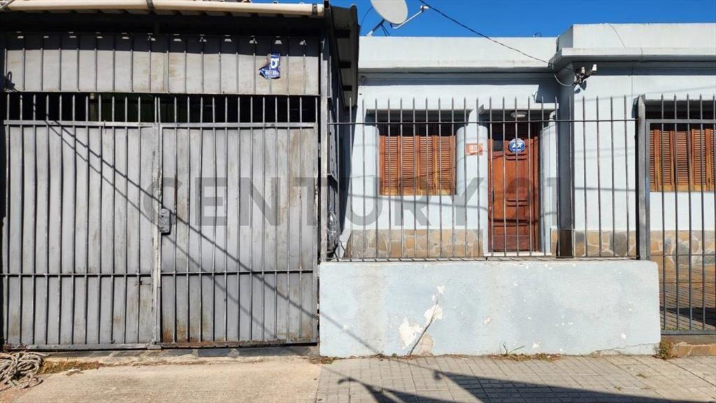 Venta de gran casa en el Cerro de Montevideo a 1 cuadra d...