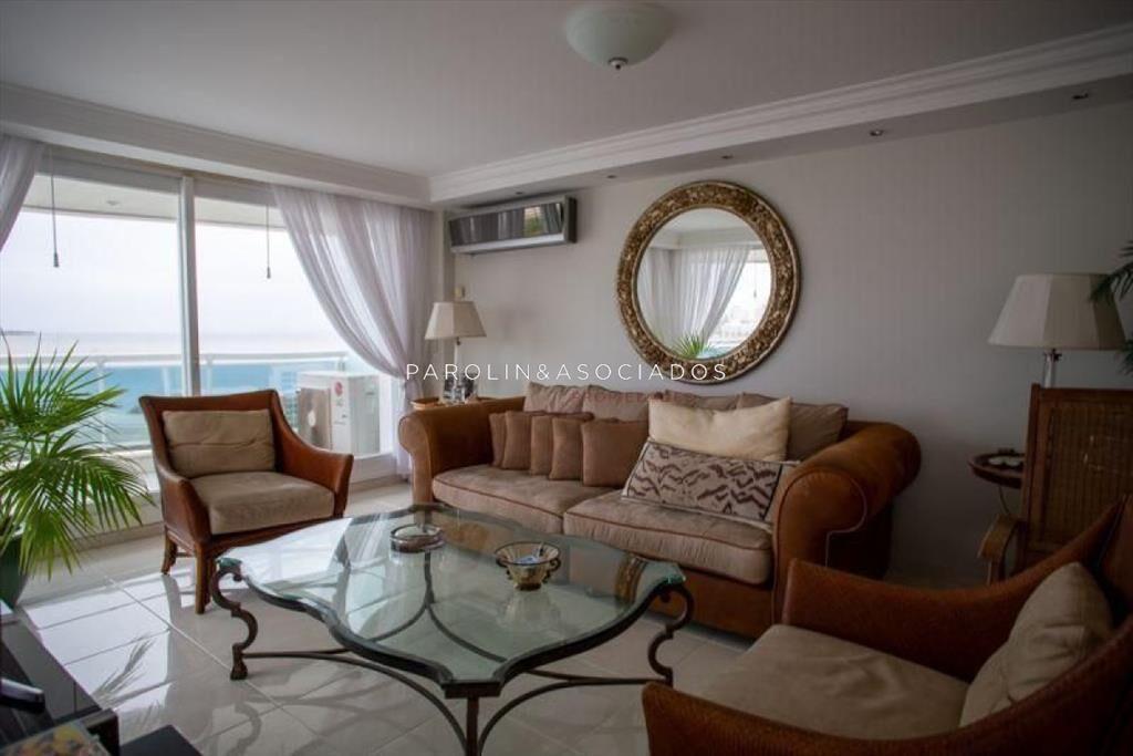 Apartamento de 3 dormitorios en venta en Tower,