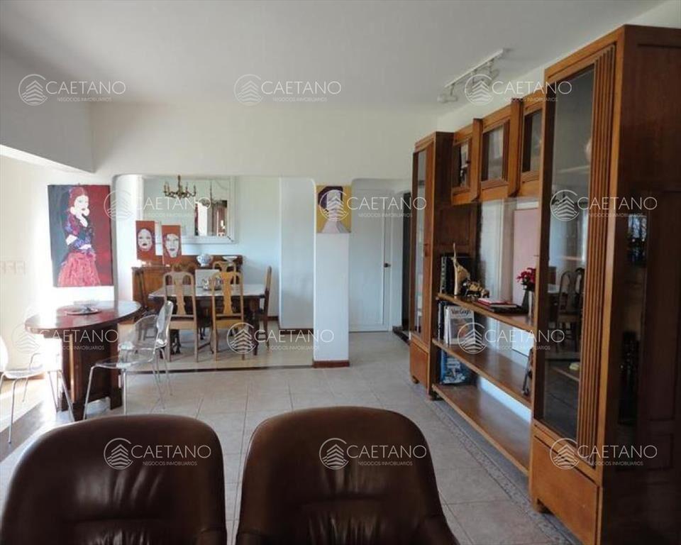 Venta y alquiler temporario de gran casa en a una