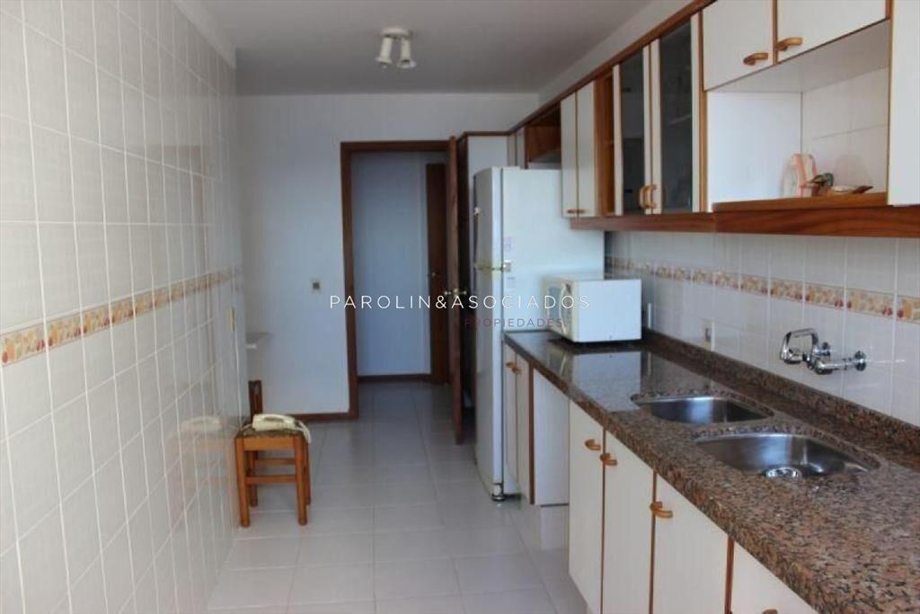 Apartamento en venta de 3 dormitorios en Ocean Tower, Punta