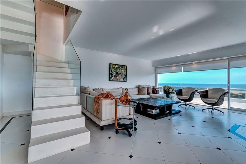 APARTAMENTO PENTHOUSE EN ALQUILER FRENTE AL MAR