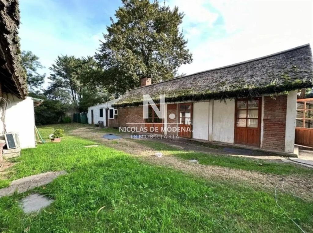 Vende casa en Punta del Este, de 6 dormitorios.