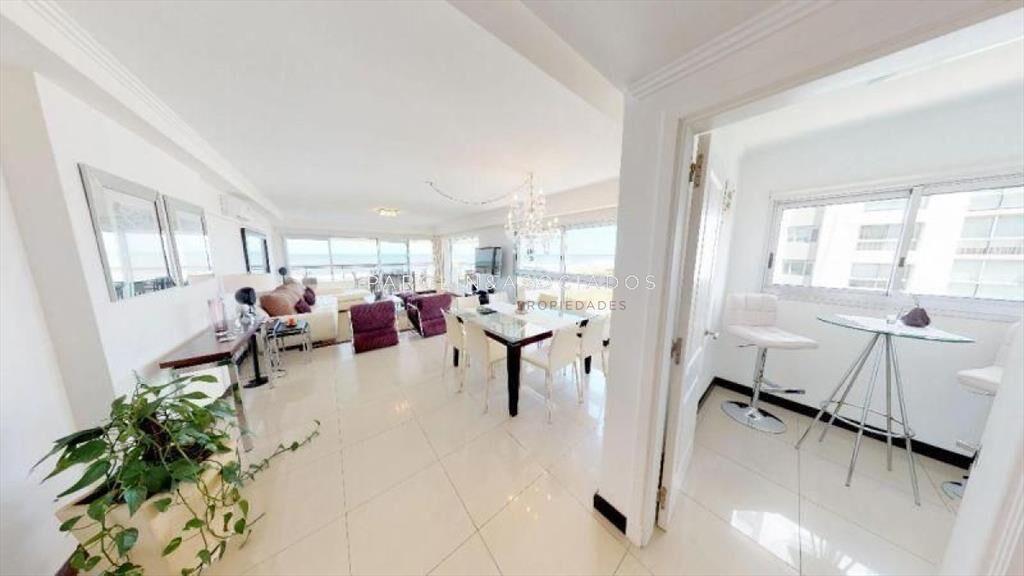 Apartamento en venta de 3 dormitorios en Torre