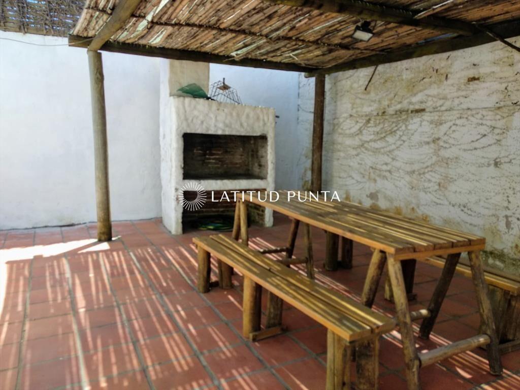 Alquiler  casa de 3 dormitorios playera a metros