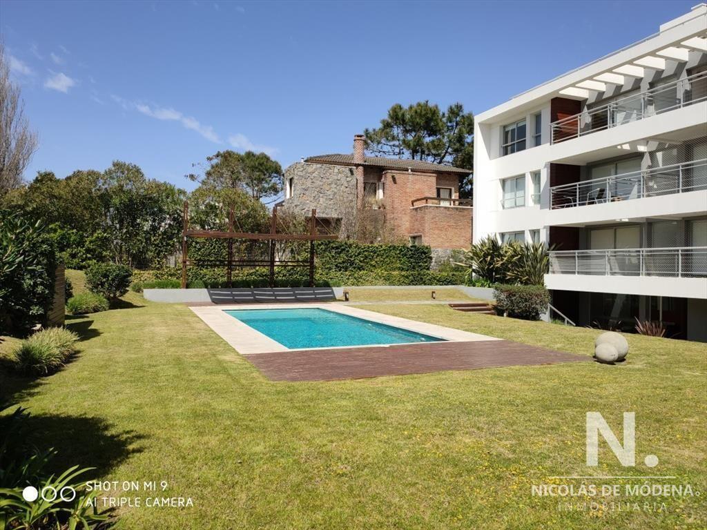 Apartamento a la venta con parrillero propio a estrenar