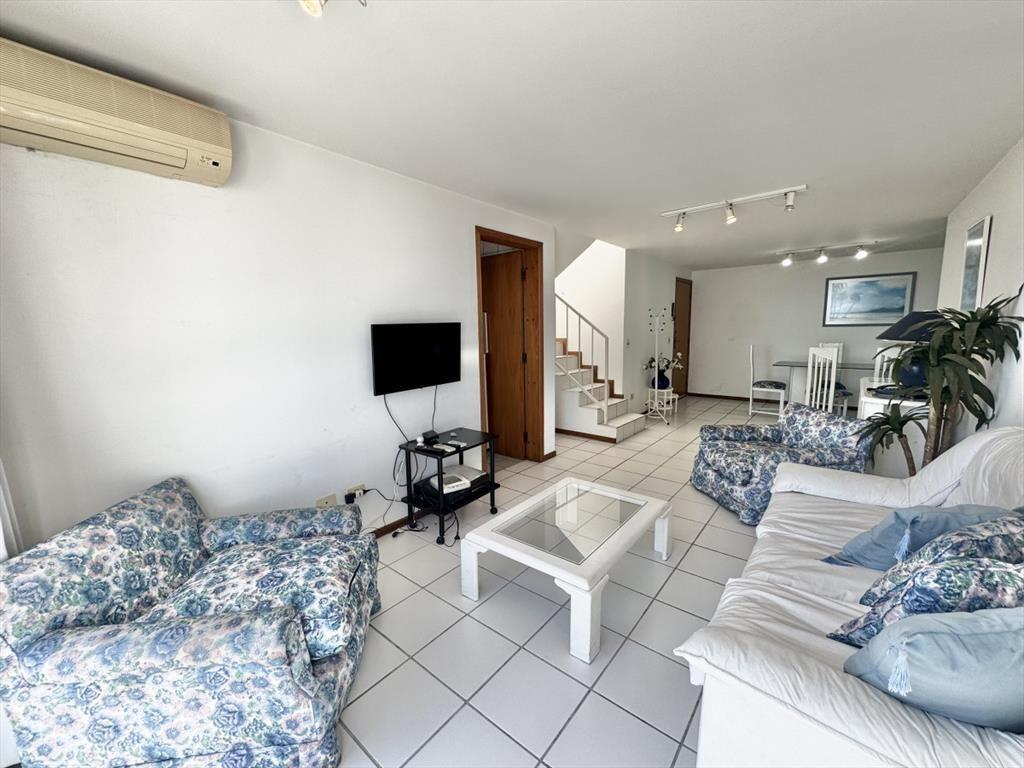 PENT-HOUSE EN VENTA DE 2 DORMITORIOS Y PARRILLERO