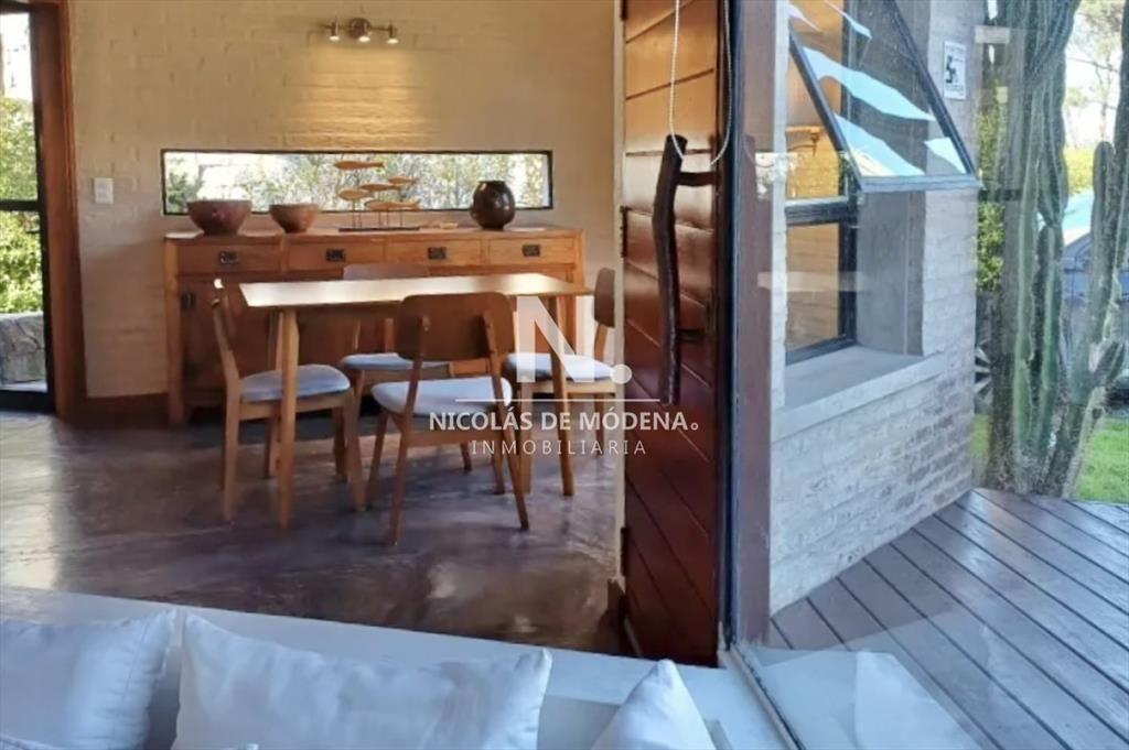 Casa en venta de cuatro dormitorios, parrilla y piscina en