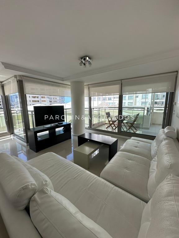 Apartamento dos dormitorios Punta del Este torre